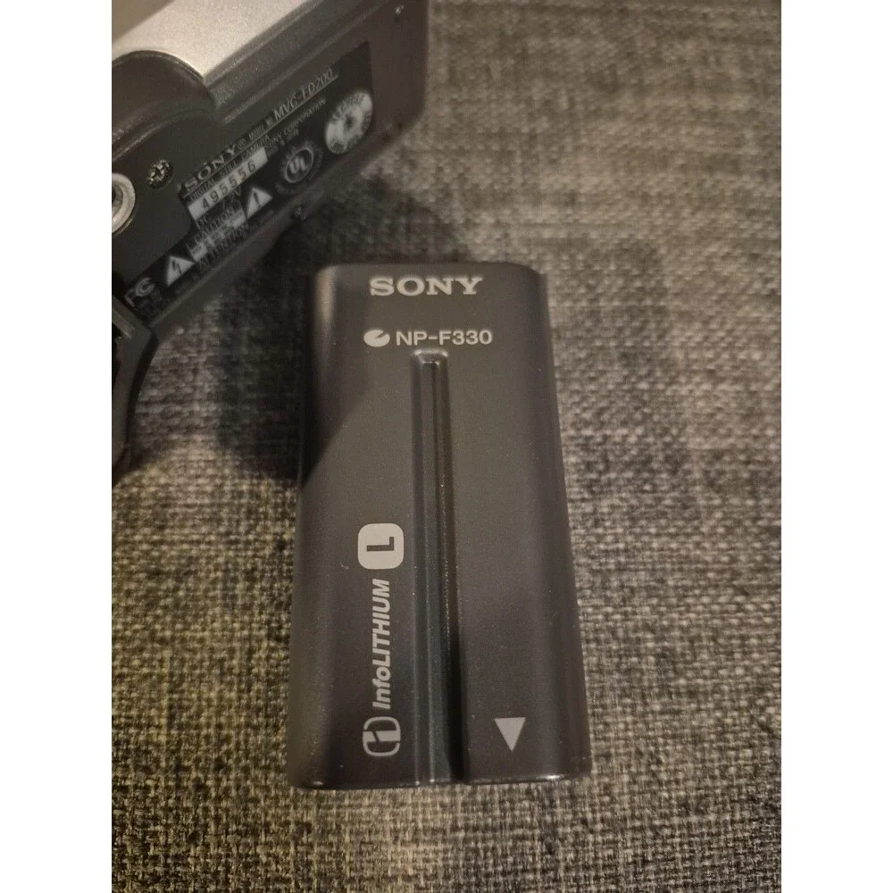 RARE VINTAGE Sony Mavica MVC FD200 2.0MP Vintage Digital Camera Dual Media +CASE